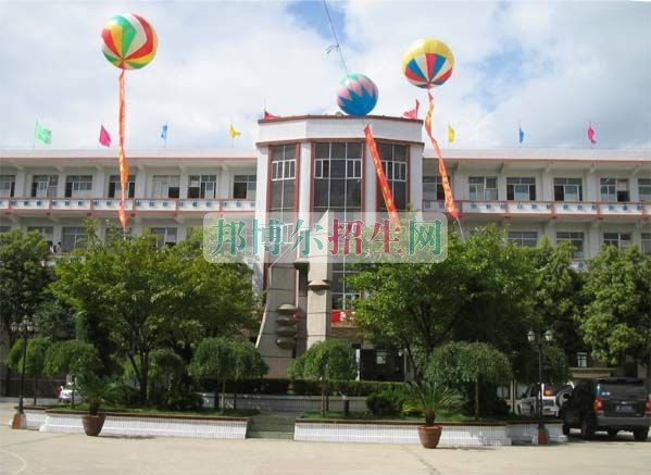 畢節(jié)地區(qū)財貿(mào)學校2016年報名條件、招生對象