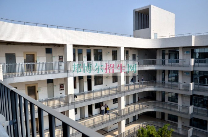 江蘇商貿職業學院學費
