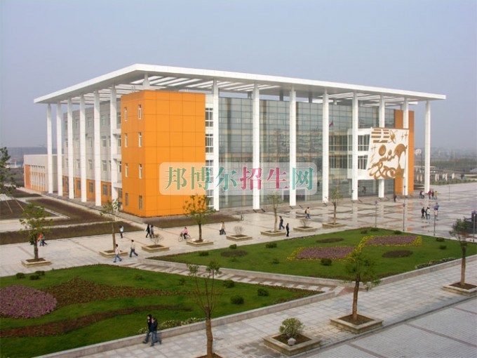 安徽商貿(mào)職業(yè)技術(shù)學(xué)院招生辦聯(lián)系電話(huà)