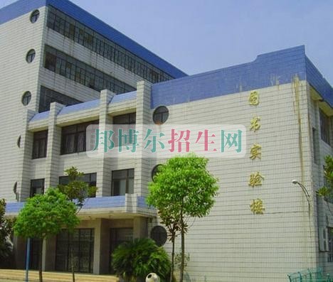 江西工業貿易職業技術學院招生辦聯系電話