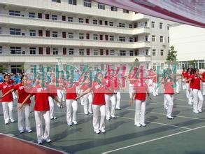 中等?？剖侵袑? width=