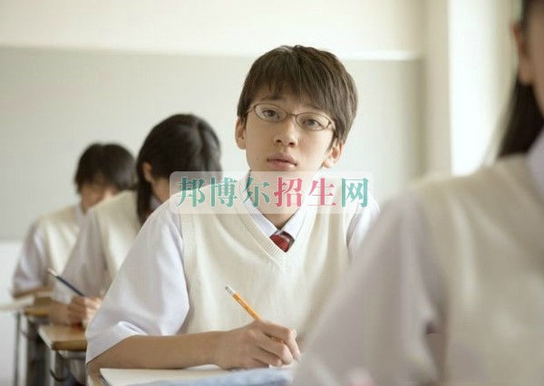中專上幾年畢業