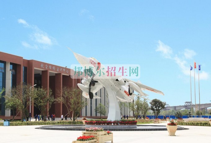 初中畢業能上飛機維修嗎