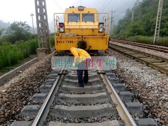 初中畢業讀鐵道工程技術專業