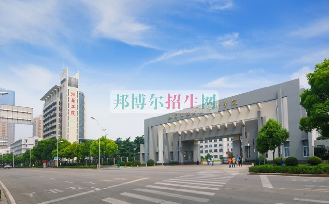 初中畢業讀民航商務