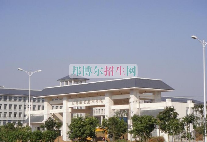 初中畢業能考民航商務嗎