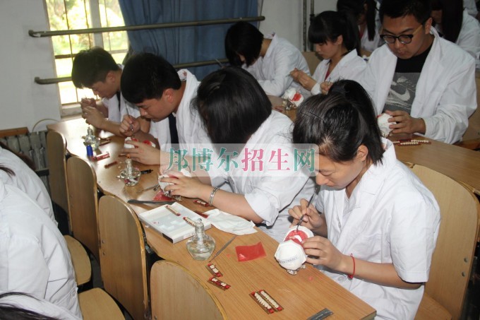 中專學口腔醫學有前途嗎