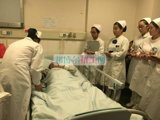 初中畢業助產護理專業