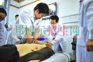  男生可以讀臨床醫學專業嗎