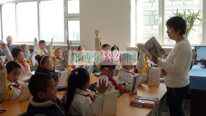 成都有什么好的教育技術學學校