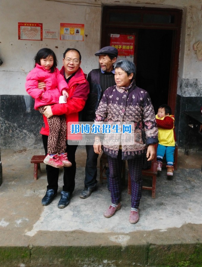 南充師范學(xué)校開展精準(zhǔn)扶貧春節(jié)前慰問活動