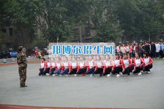 資陽師范學校隆重舉行新生軍訓匯報表演 展示17級資師學子風采