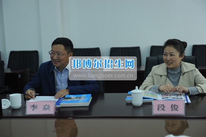 貴陽軌道公司考察重慶公共運輸職業學院并進行校企合作洽談