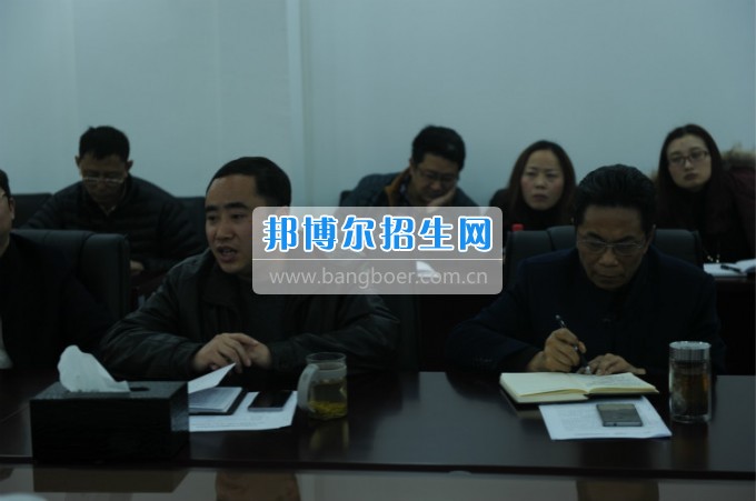 重慶公共運輸職業學院召開2017年度黨委中心組（擴大）學習會
