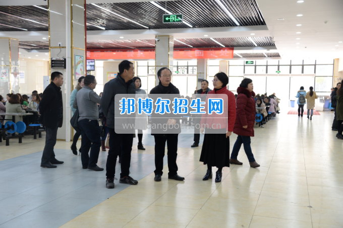 內(nèi)江市教育局檢查川南幼兒師范高等?？茖W(xué)校春季開學(xué)工作