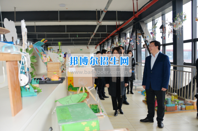 川南幼兒師范高等專科學(xué)校作“互聯(lián)網(wǎng)+教育”專題報告