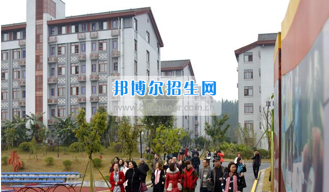 南充市建華職業中學開展“請進來，走出去”校際交流活動