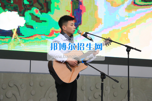 成都市洞子口職業高級中學舉行“成都，因我更美麗”主題開學典禮