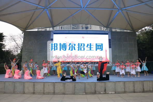 成都市洞子口職業高級中學舉行“成都，因我更美麗”主題開學典禮