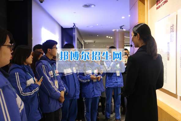 成都市洞子口職業高級中學舉行“成都，因我更美麗”主題開學典禮