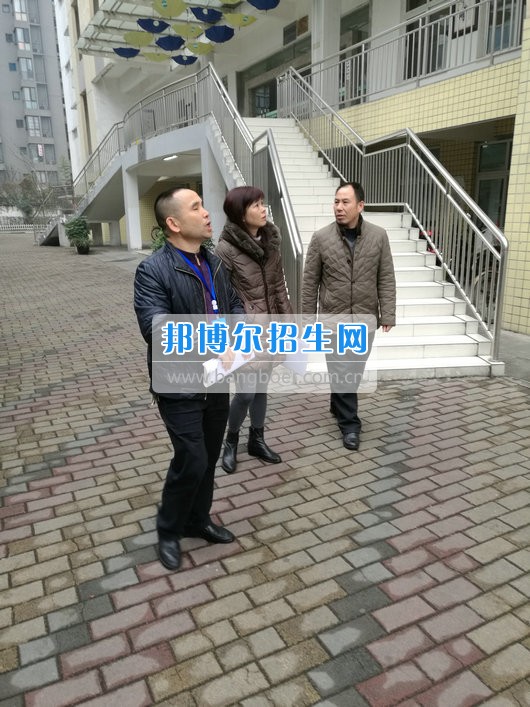 區教育局安全辦領導到成都市青蘇職業中專學校檢查安全工作