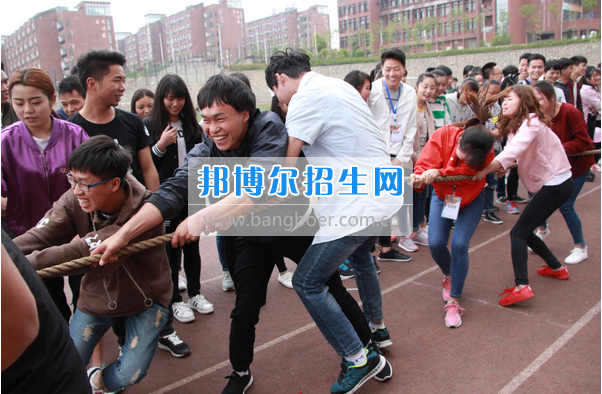 貴州輕工職業技術學院中專部藝術設計系舉辦2017年第三屆大型團體心理輔導暨“三走”活動
