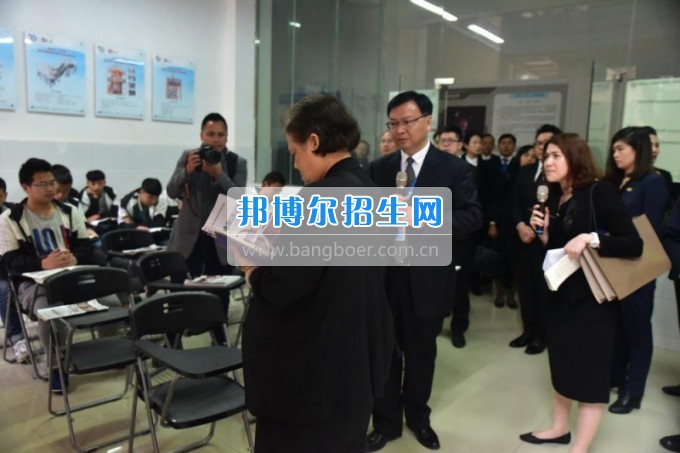 泰國詩琳通公主攜高訪團蒞臨貴州省機械工業學校參觀訪問
