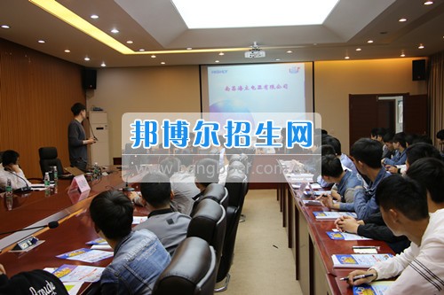 南江縣小河職業中學舉行2017年畢業生校園雙選會