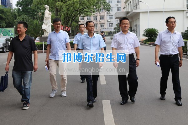 省紀(jì)委駐局紀(jì)檢組長蘇虎彪一行到四川省食品藥品學(xué)校檢查工作