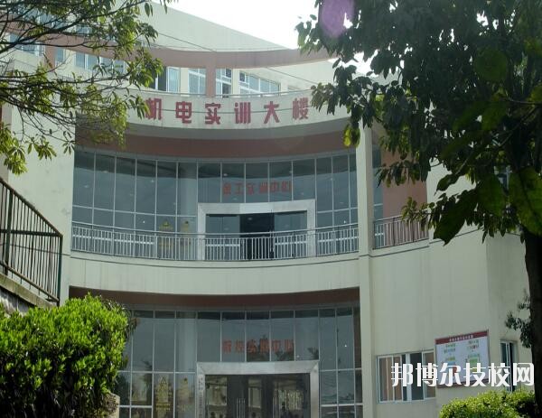 重慶工業學校2020年招生辦聯系電話