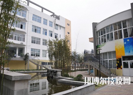 成都汽車職業(yè)技術(shù)學(xué)校2020年報名條件、招生要求、招生對象