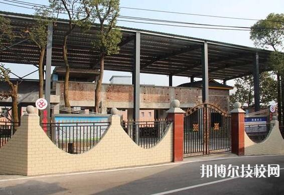 重慶工商學(xué)校2020年報(bào)名條件、招生要求、招生對象