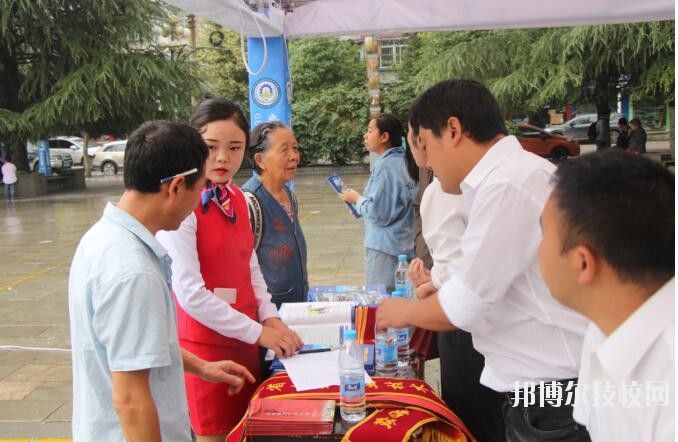 六枝特區(qū)職業(yè)技術(shù)學(xué)校2020年報(bào)名條件、招生要求、招生對(duì)象
