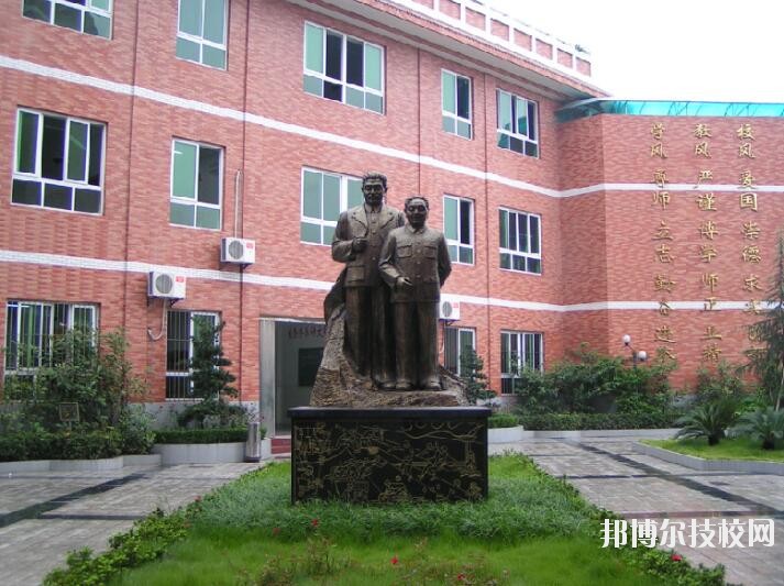 重慶渝中職業(yè)教育中心2020年報(bào)名條件、招生要求、招生對(duì)象