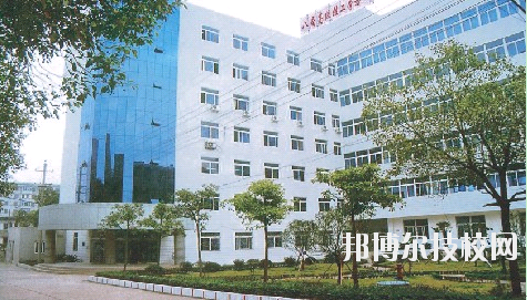 國營八二一廠技工學(xué)校2020年報名條件、招生要求、招生對象