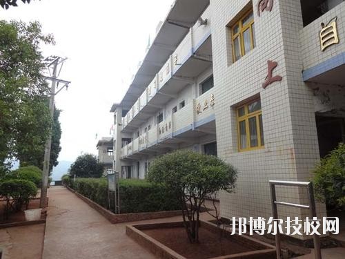 普定職業(yè)技術(shù)學(xué)校2020年報名條件、招生要求、招生對象