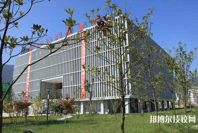 重慶黔江區(qū)民族職業(yè)教育中心2020年報名條件、招生要求、招生對象