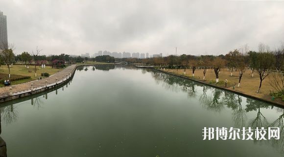鄞州職業(yè)教育中心學(xué)校2020年學(xué)費、收費多少