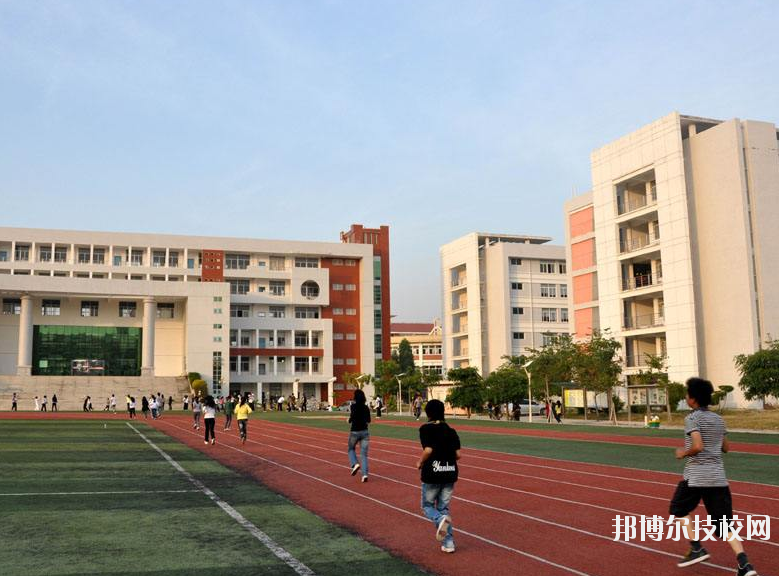 重慶青山工業(yè)技工學(xué)校怎么樣、好不好