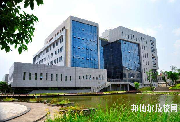 重慶工業技師學院網站網址 