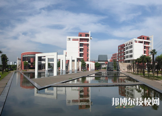重慶工藝美術學校2020年招生辦聯系電話
