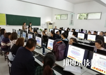 重慶現(xiàn)代技工學校2020年報名條件、招生要求、招生對象
