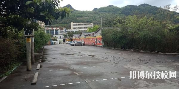 興義中等職業學校地址在哪里