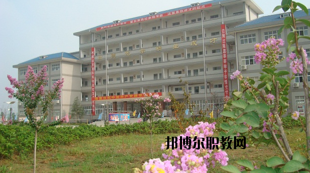 鄂州經貿學校2020年報名條件、招生要求、招生對象