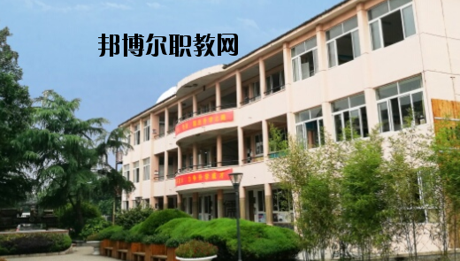 浙江吉利汽車(chē)工業(yè)學(xué)校2020年報(bào)名條件、招生要求、招生對(duì)象