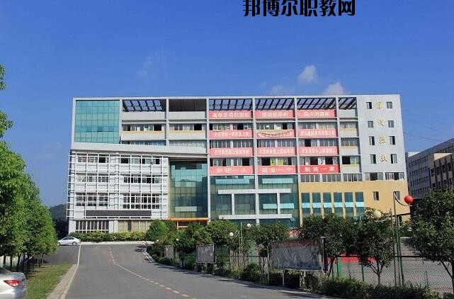 遵義博導(dǎo)網(wǎng)絡(luò)職業(yè)技術(shù)學(xué)校2020年報(bào)名條件、招生要求、招生對(duì)象