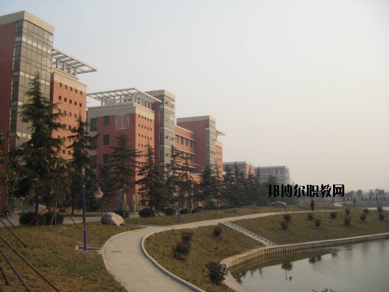 黃州理工中專2020年招生辦聯系電話