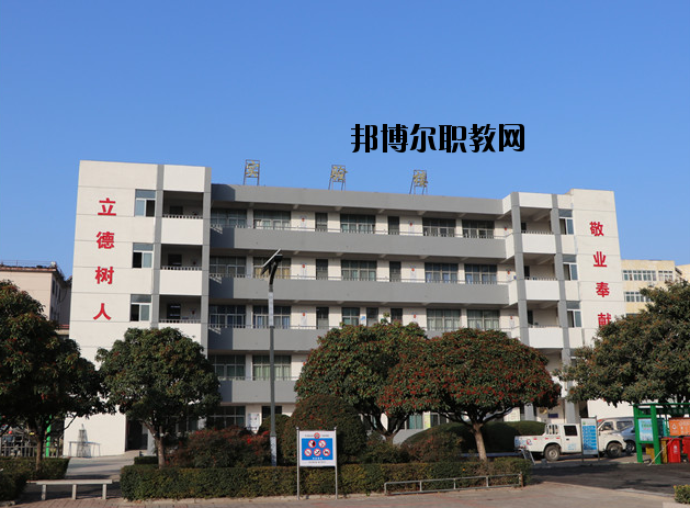 平頂山工業(yè)學(xué)校2021年報名條件、招生要求、招生對象