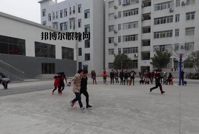 ?？德毥讨行膶W校怎么樣、好不好