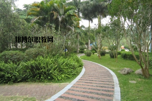 廣東農墾茂名技工學校2020年招生辦聯系電話